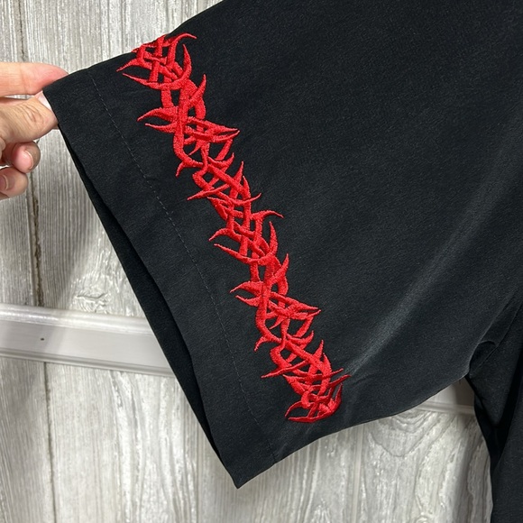 No Boundaries Embroidered Flames Button Up Shirt NWOT Size XL 46/48 - Picture 2 of 6